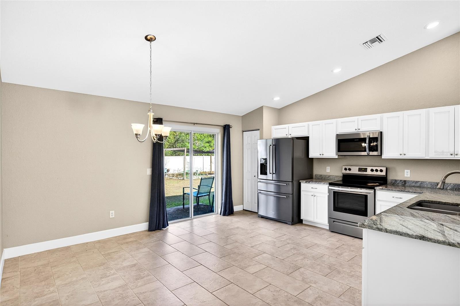 MARION OAKS UN 5 - Residential Lease