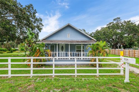 A home in LAKELAND