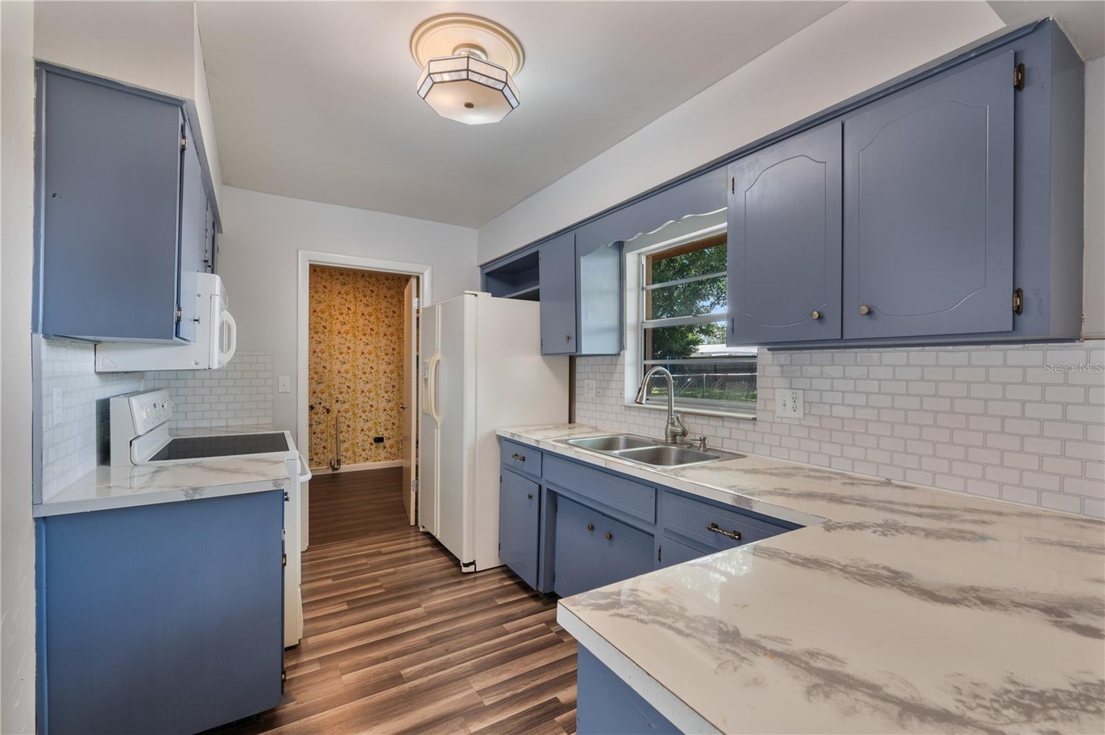 ELOISE WOODS LAKE MARIAM UNIT - Residential