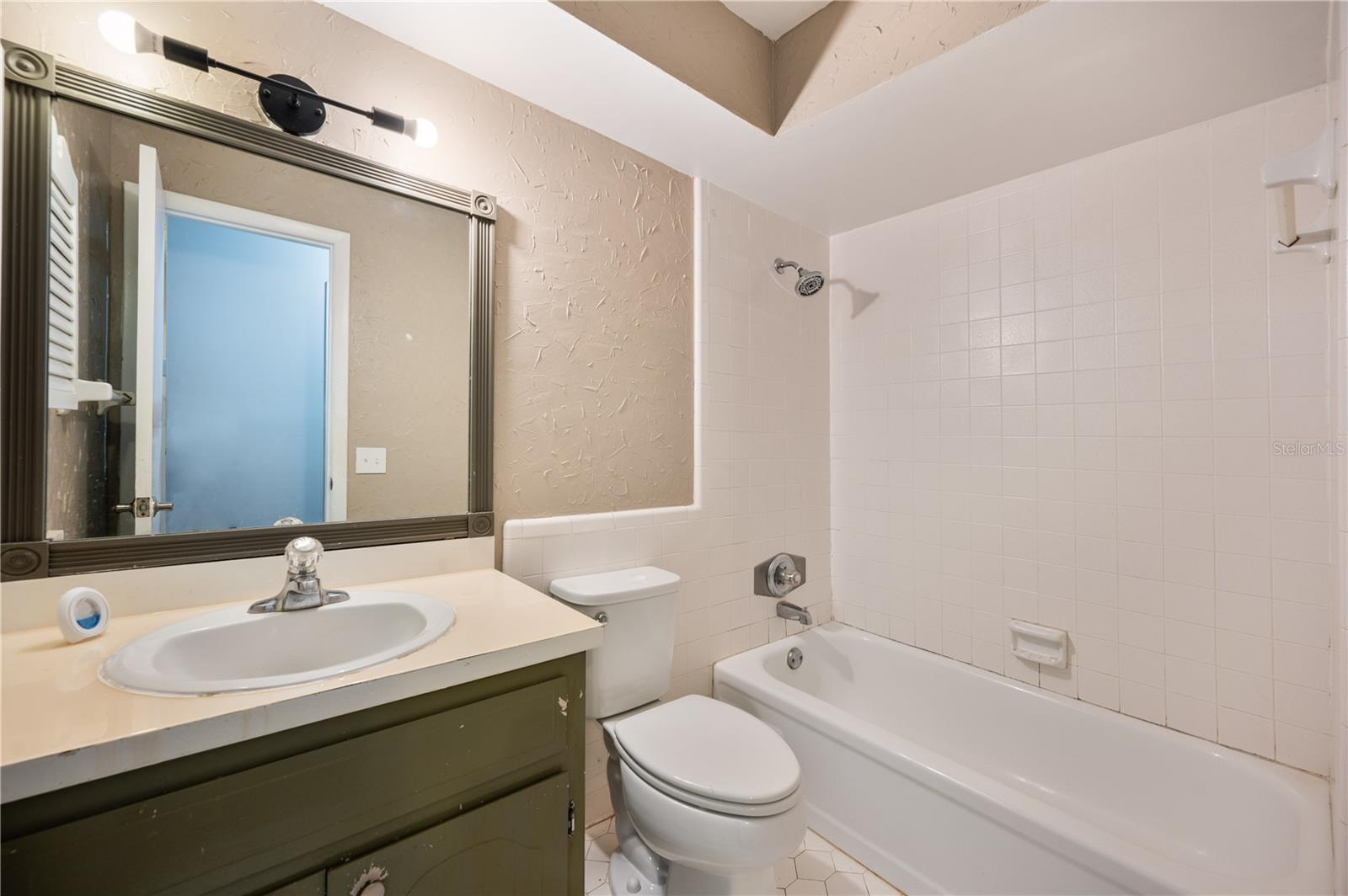 ELOISE WOODS LAKE MARIAM UNIT - Residential