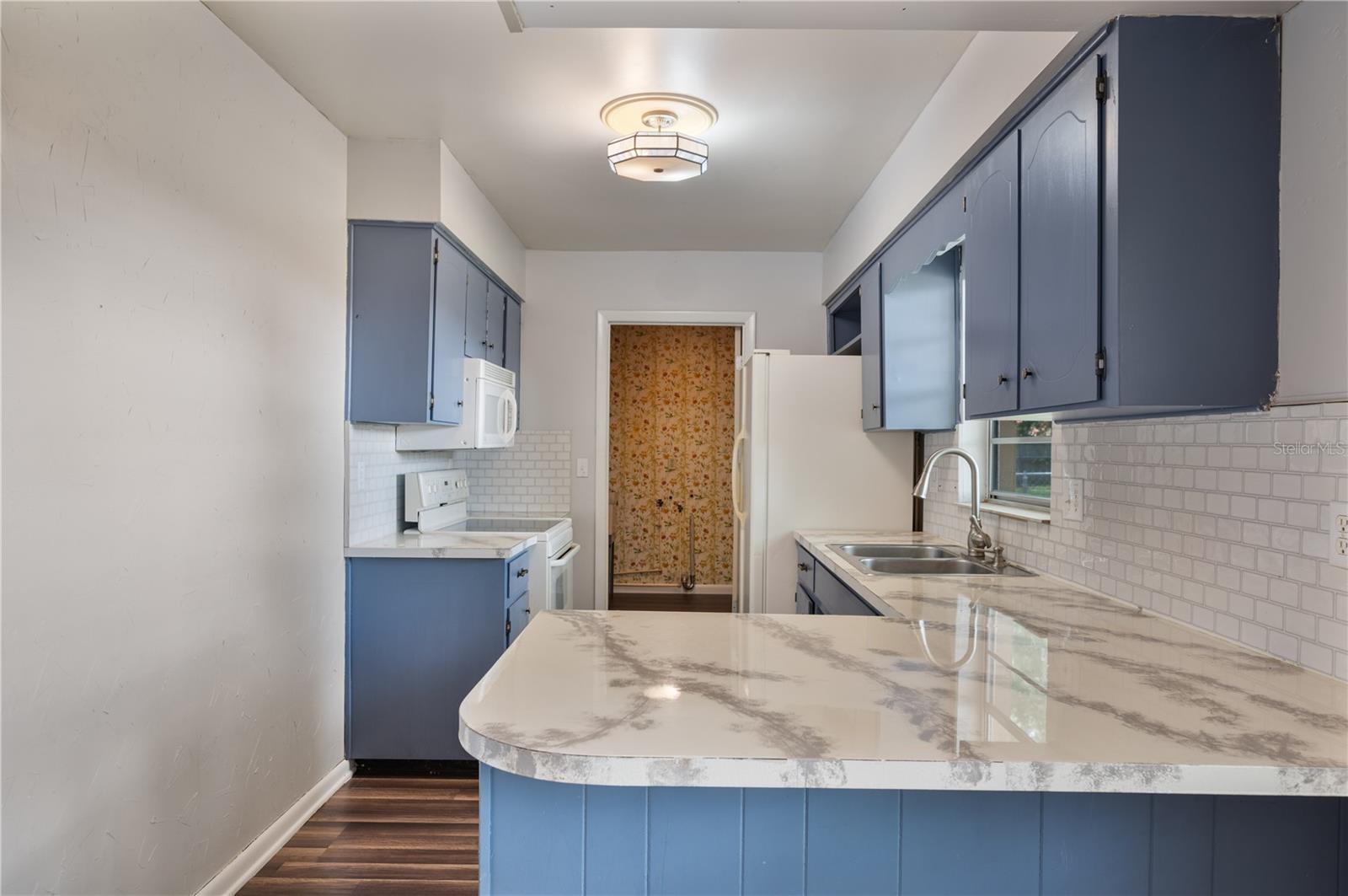 ELOISE WOODS LAKE MARIAM UNIT - Residential