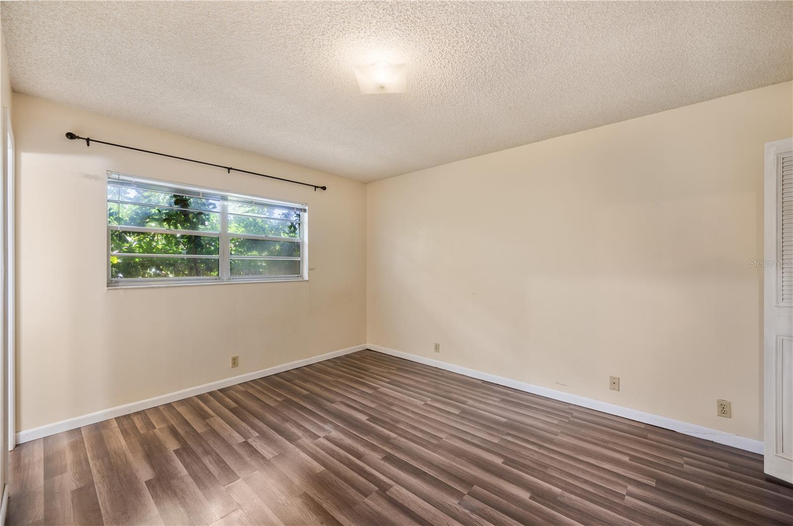 ELOISE WOODS LAKE MARIAM UNIT - Residential