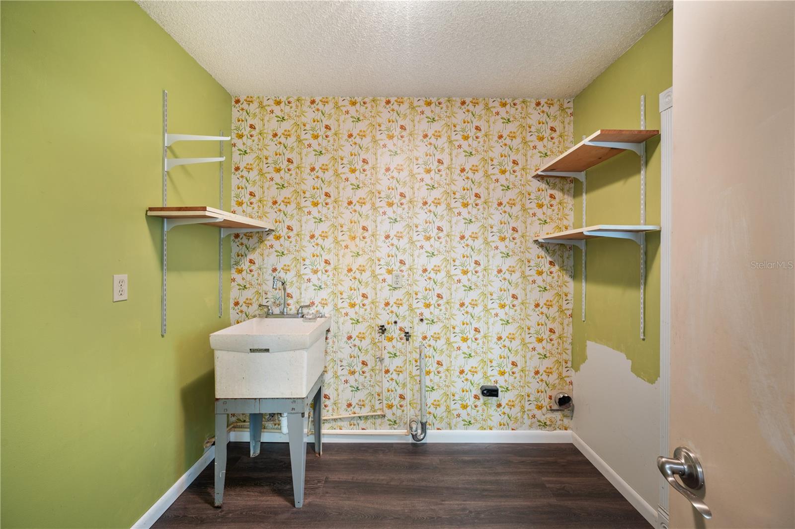 ELOISE WOODS LAKE MARIAM UNIT - Residential