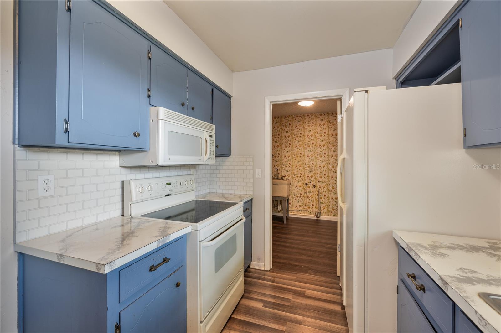 ELOISE WOODS LAKE MARIAM UNIT - Residential