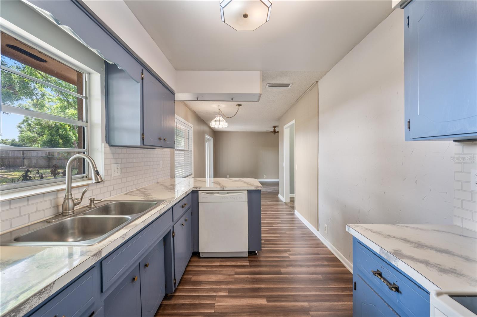 ELOISE WOODS LAKE MARIAM UNIT - Residential
