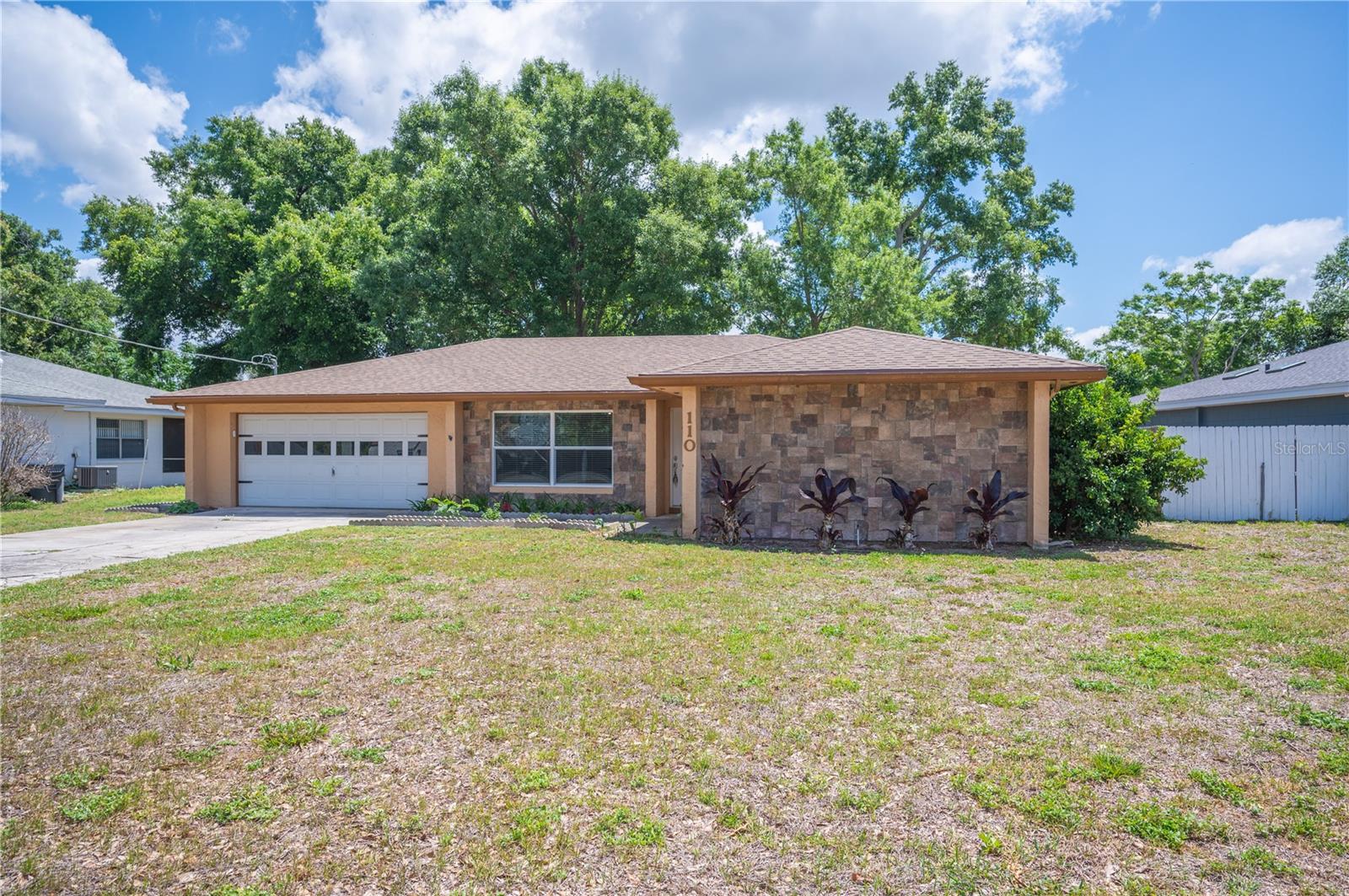 ELOISE WOODS LAKE MARIAM UNIT - Residential