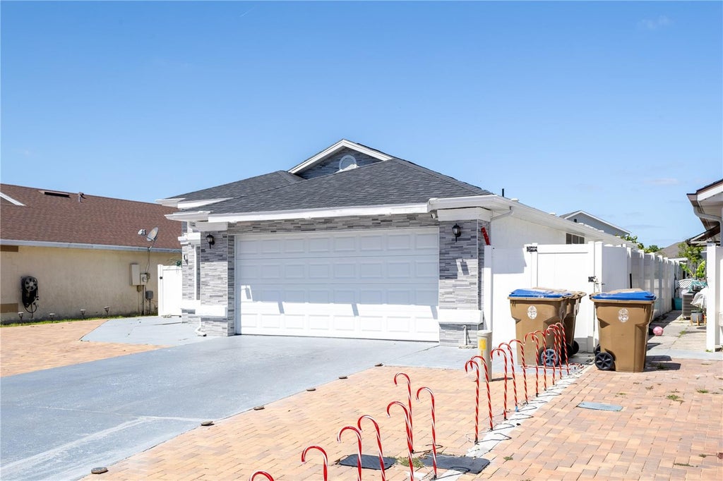 Photo of 121 Lochness Lane, Kissimmee, FL 34743 (MLS # S5159108)