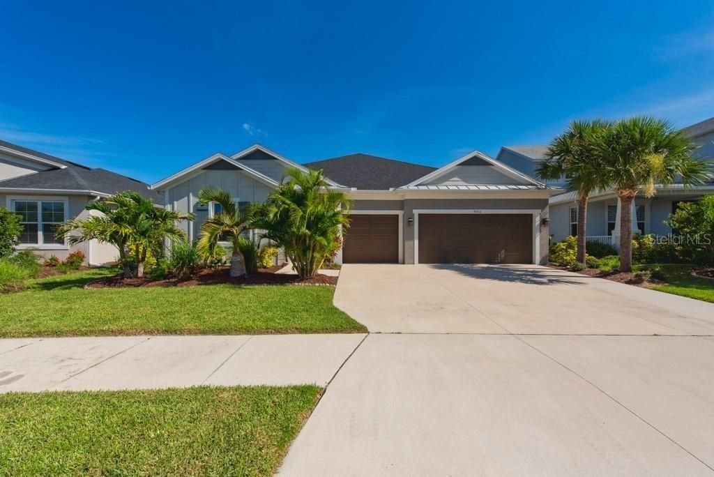 Photo of 4906 Los Robles Court, Palmetto, FL 34221 (MLS # TB8400735)