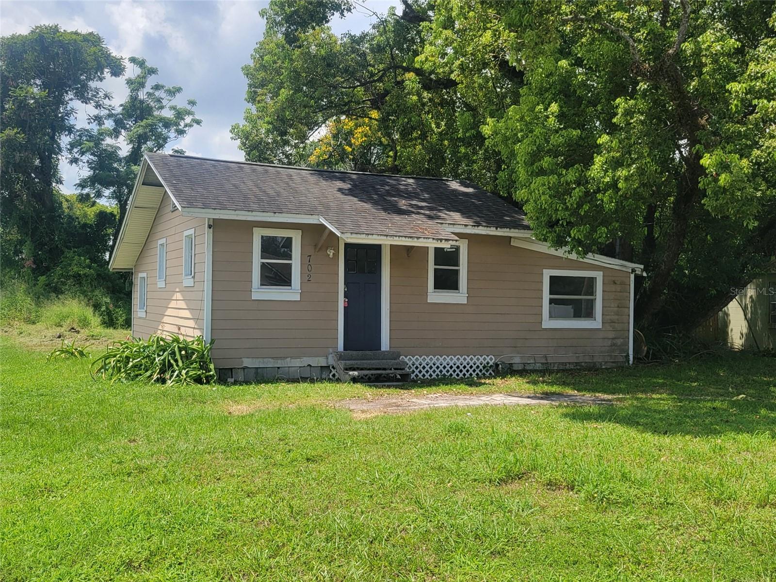 Rent with confidence from a licensed Real Estate Brokerage. We have a quick and simple application process. Contact us through this website or call to set up a tour and apply today!
WE PROUDLY WELCOME ALL PETS.
Welcome to this charming 2-bed, 1-bath home! Our spacious layout is perfect for comfortable living. Enjoy the yard to unwind after a long day, enjoy the fresh air, and gather for fun-filled activities.
Approaching the home, you will find a spacious yard with enough space for chairs to enjoy the outdoors. As you enter the house, you will be greeted with an open floor plan showcasing the living room and kitchen. To the side of the home are the two bedrooms and the bathroom. Other features include fresh paint.
This company is committed to supporting the guidelines of the U.S. Fair Housing Act (Title VIII of the Civil Rights Act of 1968), as amended, which prohibits discrimination in the sale, rental, and financing of housing transactions because of race, color, religion, sex, handicap, familial status, or national origin. The price to move in ranges from two times to three times the rent, depending on application results. Alabama LLC, CQ1056586