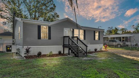 A home in LAKELAND