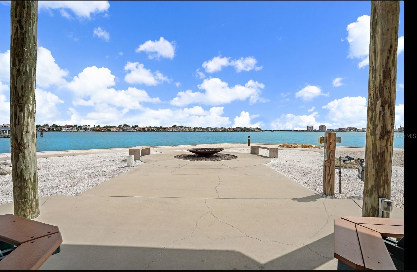 BAYWAY ISLES POINT BRITTANY FOUR - Residential