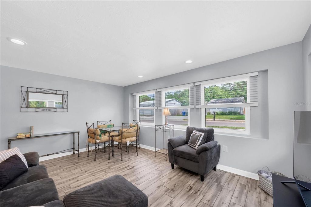 Photo of 819 10th Street SW, Largo, FL 33770 (MLS # TB8497554)