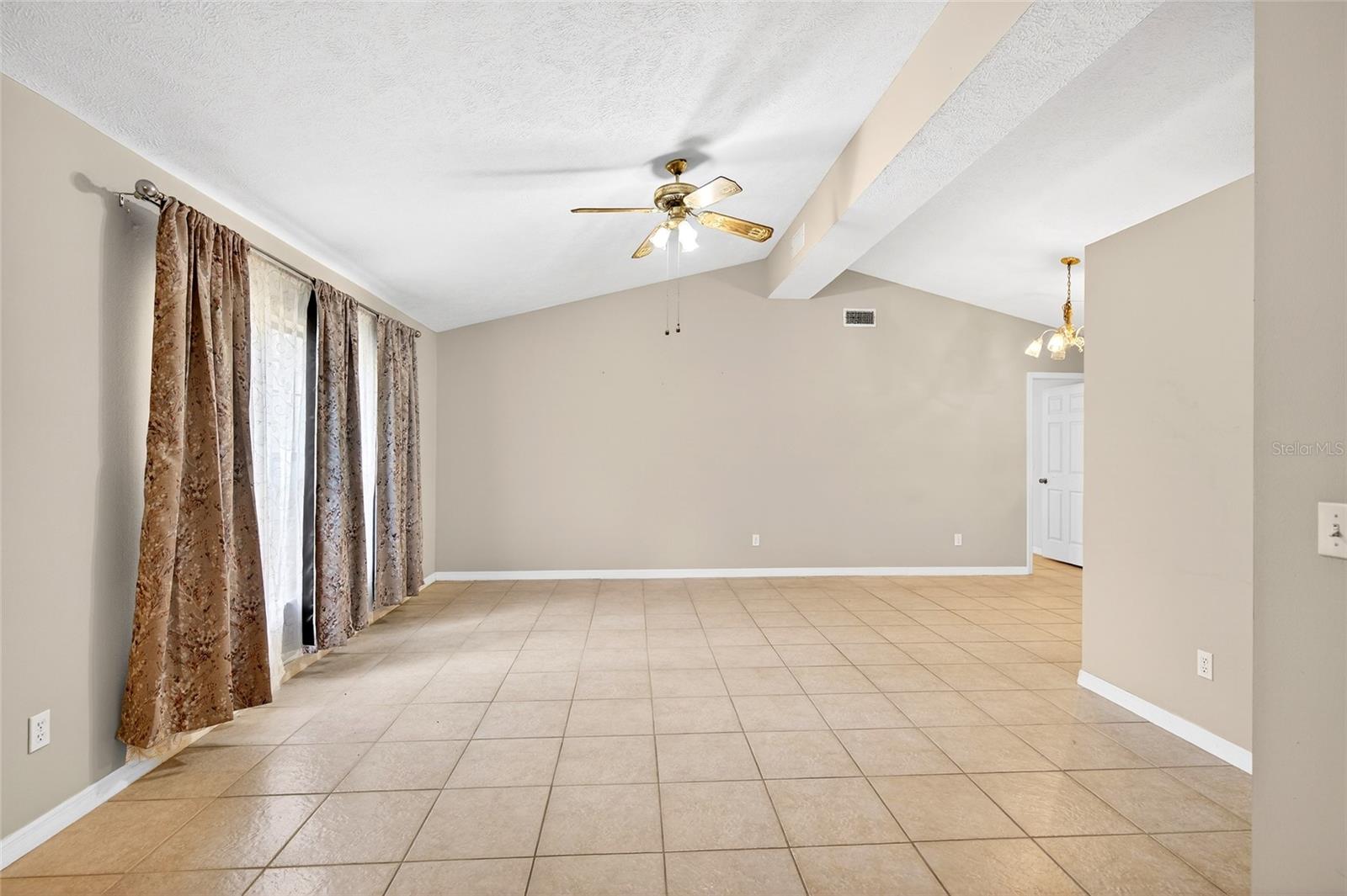 ROLLING HILLS UN 05 - Residential