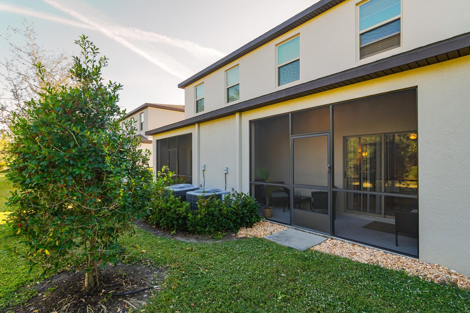 WILLOW SQUARE TWNHMS - Residential