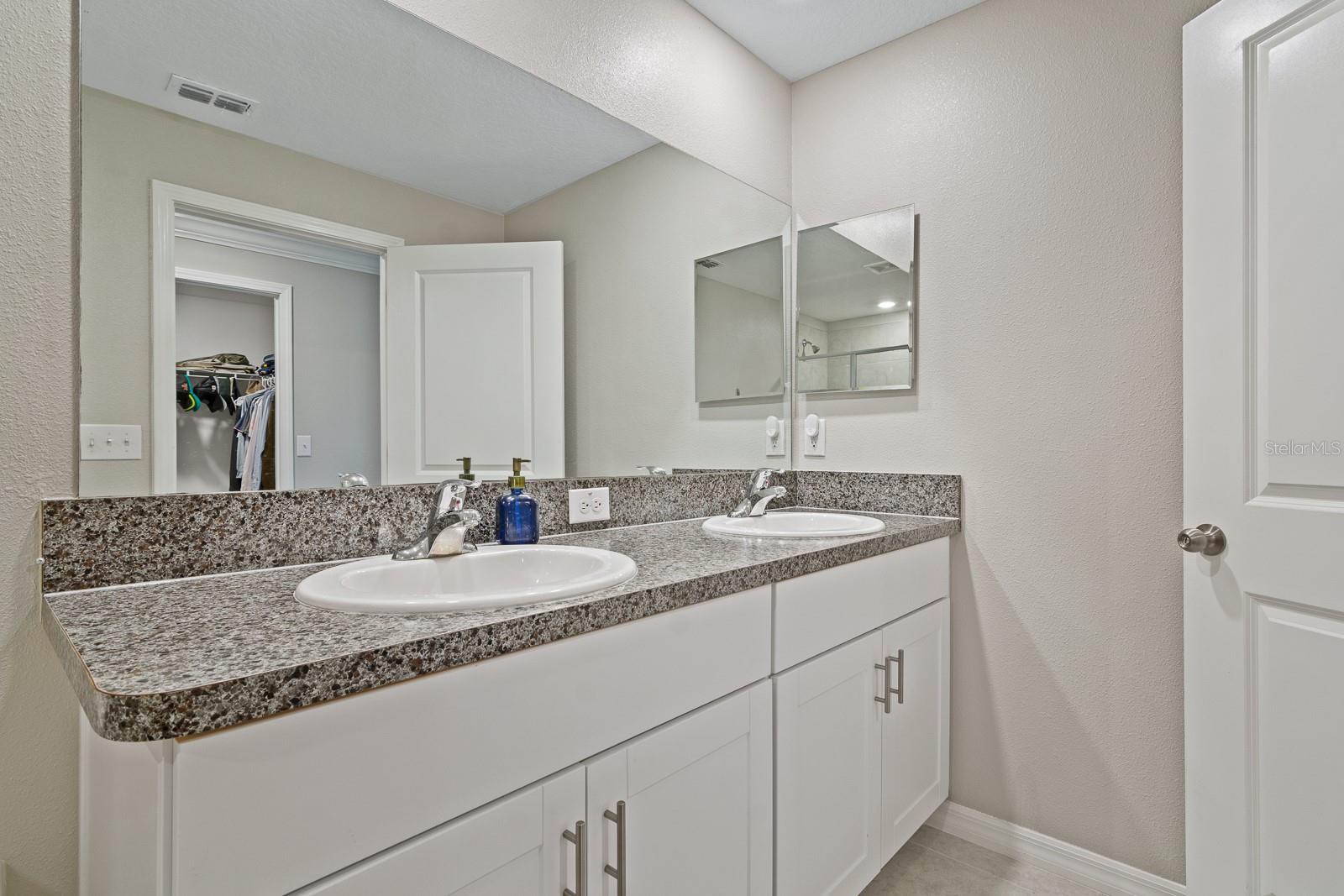 WILLOW SQUARE TWNHMS - Residential