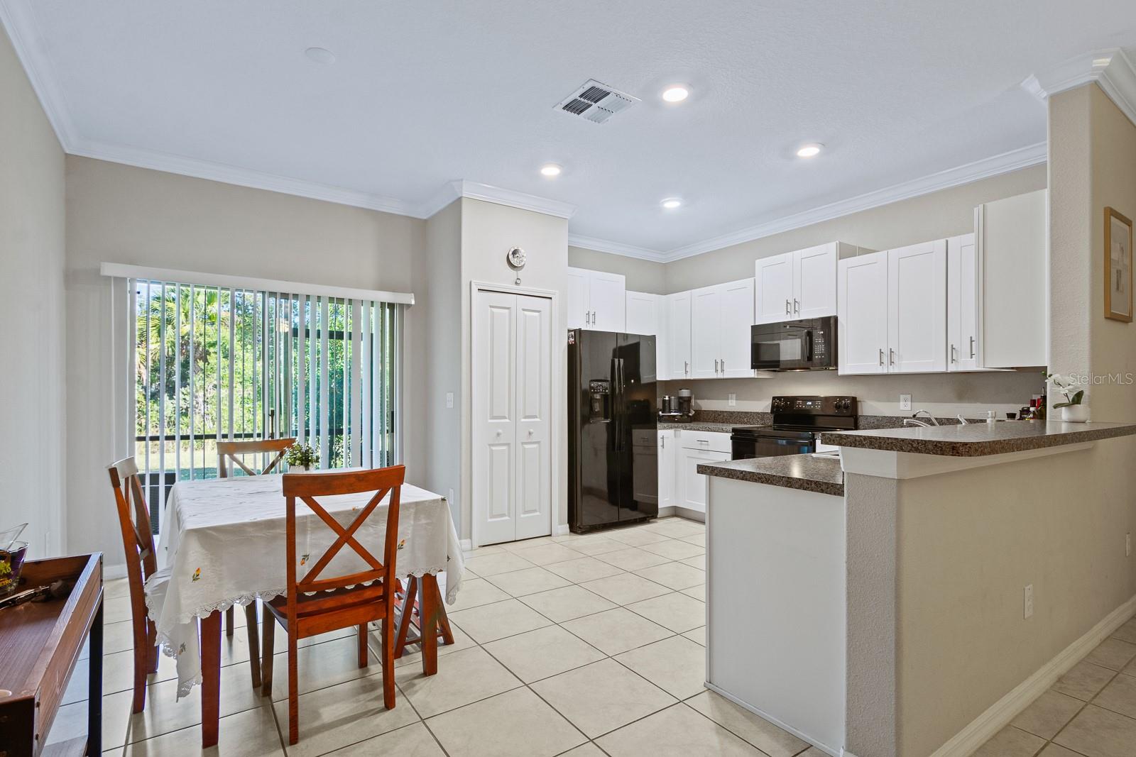 WILLOW SQUARE TWNHMS - Residential