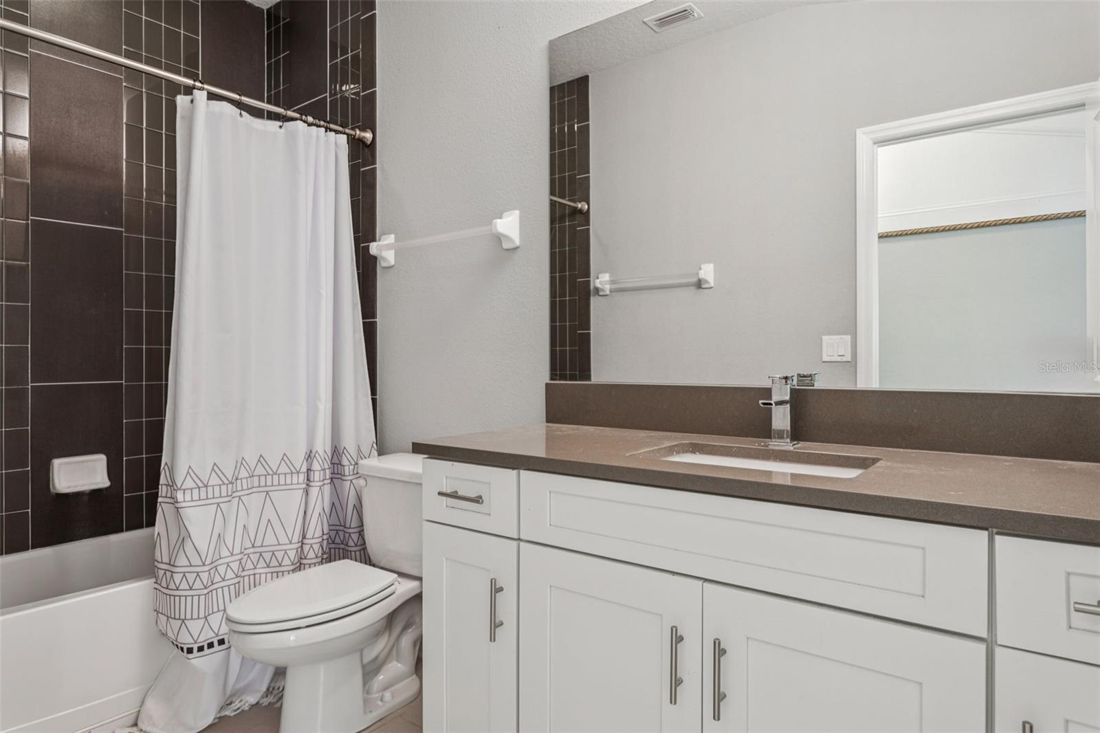 WEST LAKE TWNHMS PH 1 - Residential Lease