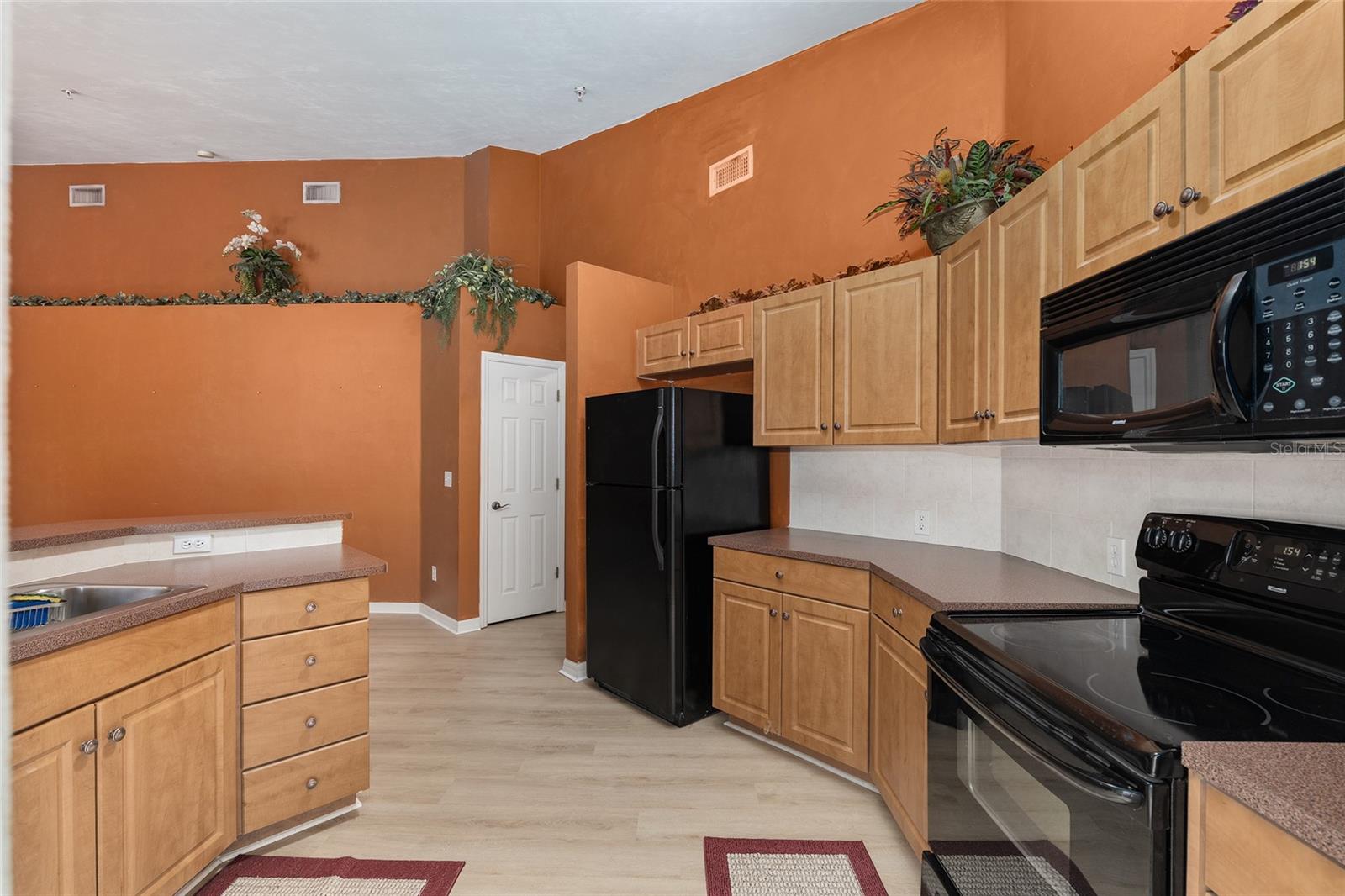 ALLENS PARK CONDO - Residential