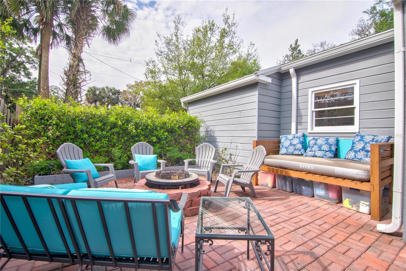 LONGS SUB IN DOIG & ROBERTSON B2 R1 - Residential Lease