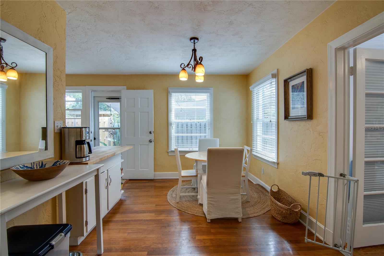 LONGS SUB IN DOIG & ROBERTSON B2 R1 - Residential Lease