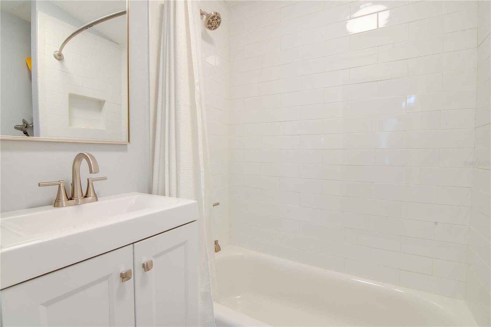 LONGS SUB IN DOIG & ROBERTSON B2 R1 - Residential Lease