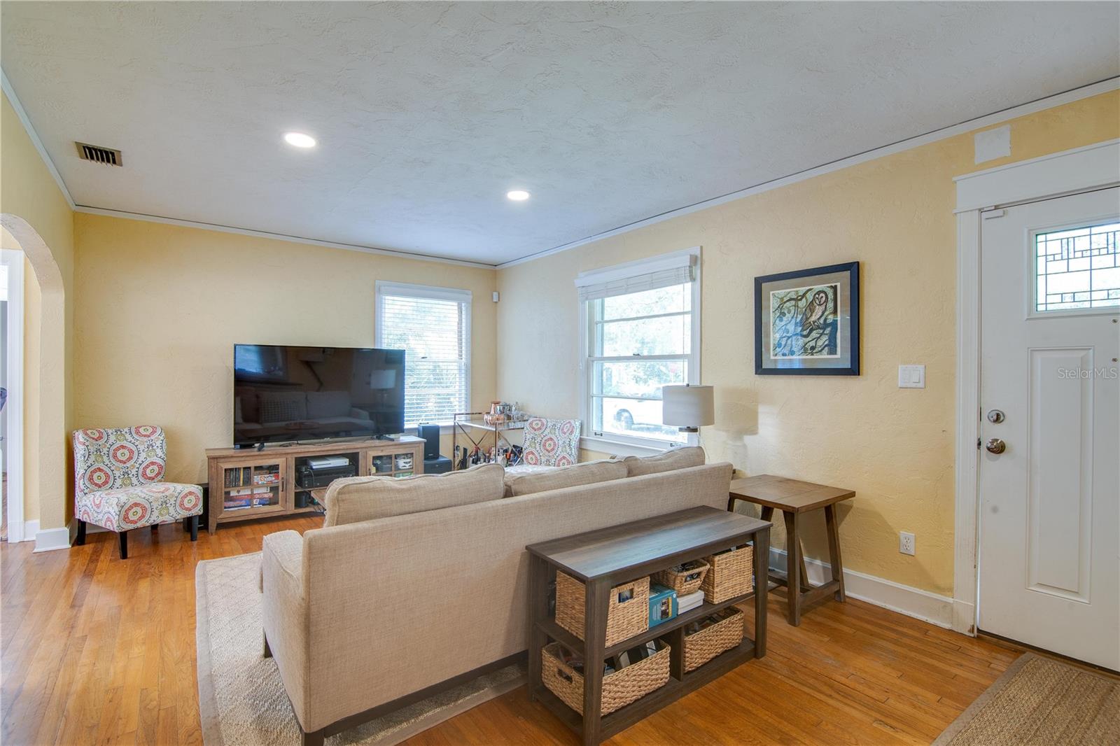 LONGS SUB IN DOIG & ROBERTSON B2 R1 - Residential Lease