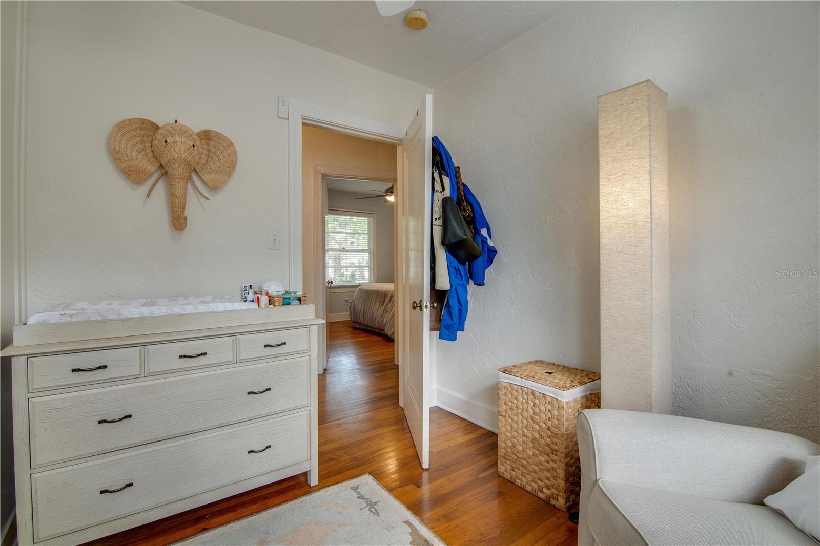 LONGS SUB IN DOIG & ROBERTSON B2 R1 - Residential Lease