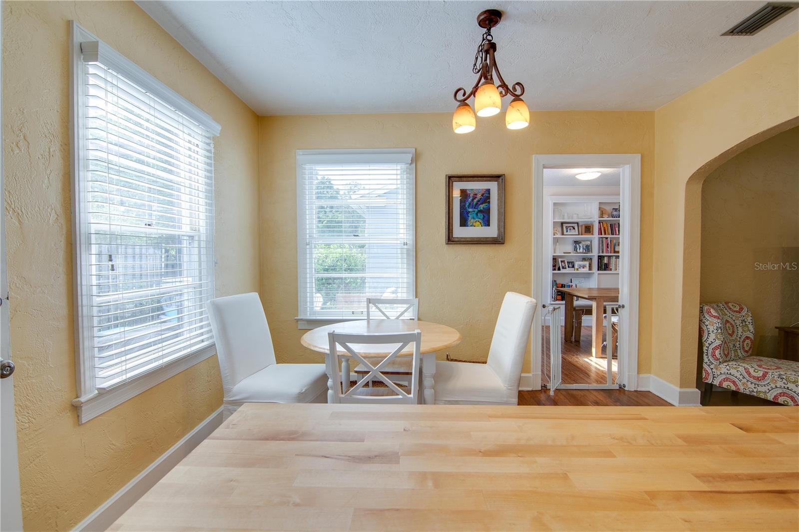 LONGS SUB IN DOIG & ROBERTSON B2 R1 - Residential Lease