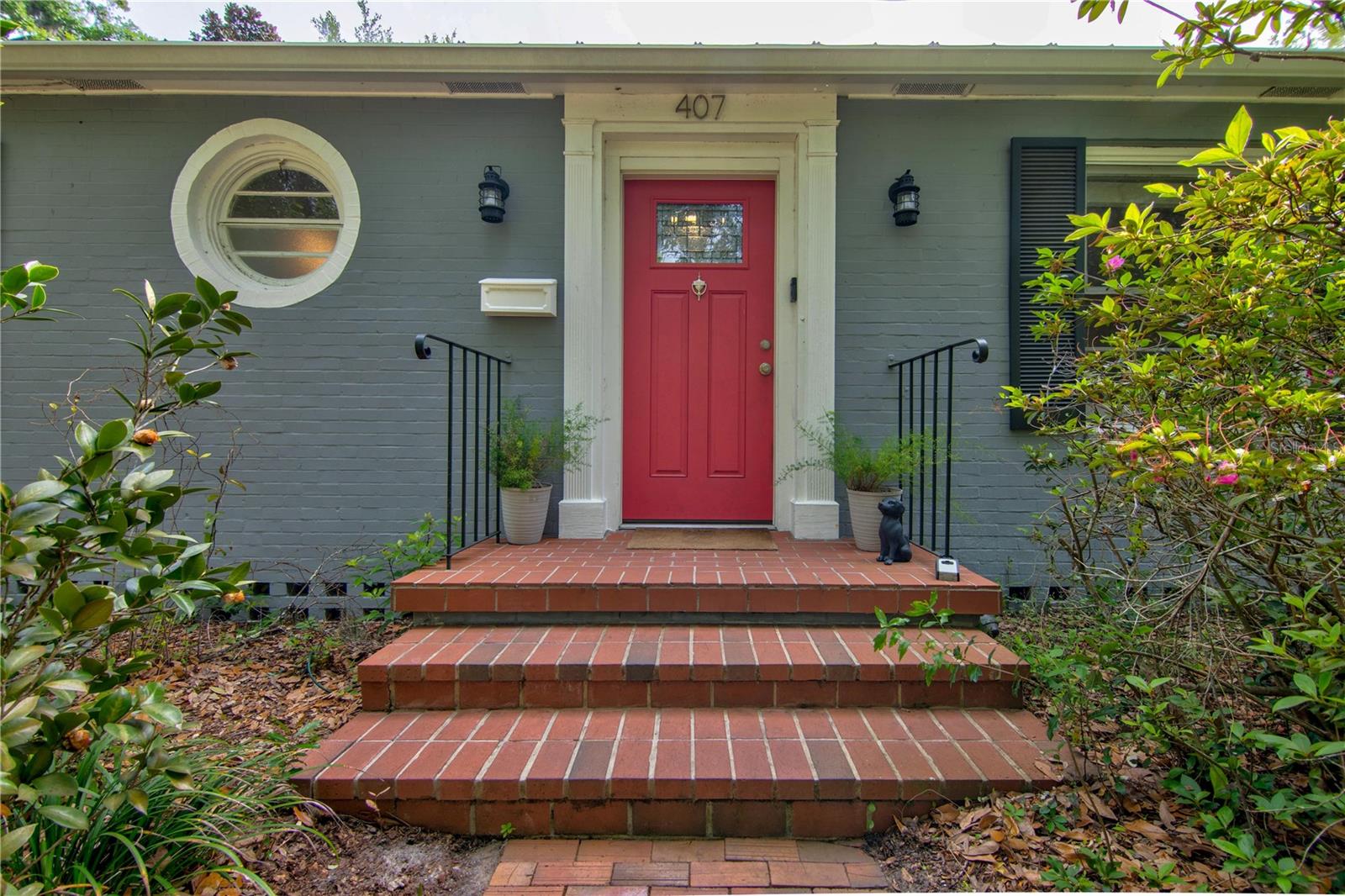 LONGS SUB IN DOIG & ROBERTSON B2 R1 - Residential Lease