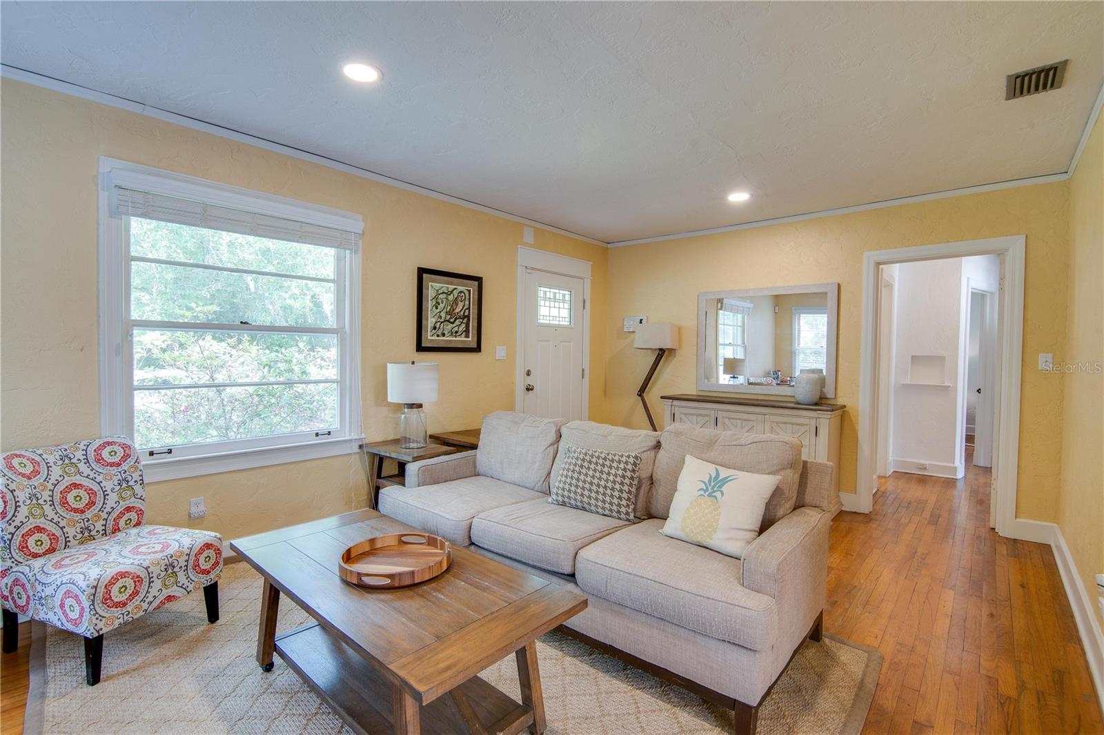 LONGS SUB IN DOIG & ROBERTSON B2 R1 - Residential Lease