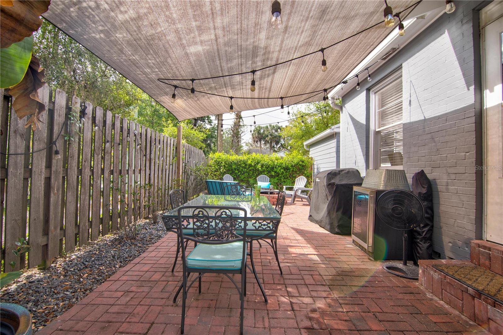 LONGS SUB IN DOIG & ROBERTSON B2 R1 - Residential Lease