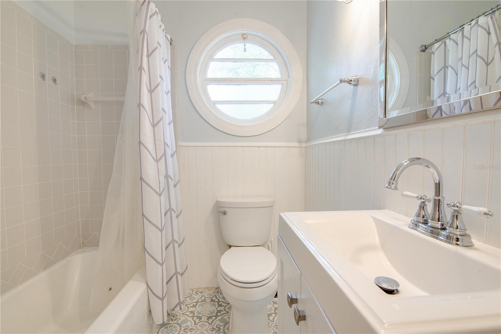 LONGS SUB IN DOIG & ROBERTSON B2 R1 - Residential Lease