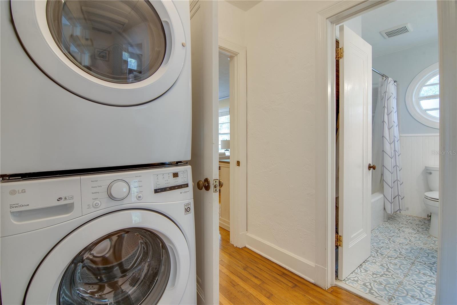 LONGS SUB IN DOIG & ROBERTSON B2 R1 - Residential Lease