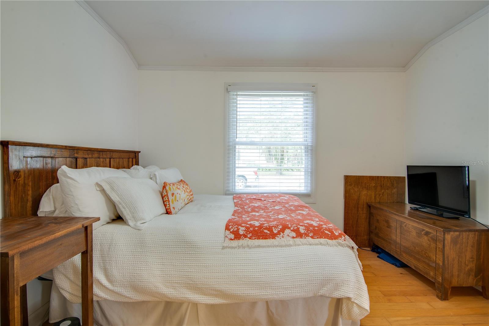 LONGS SUB IN DOIG & ROBERTSON B2 R1 - Residential Lease