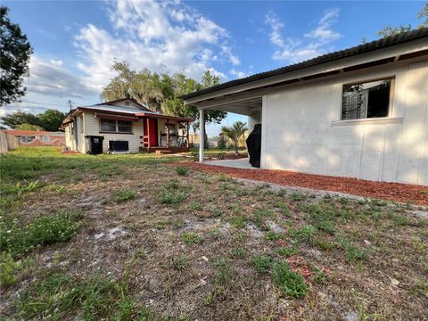 A home in LAKELAND