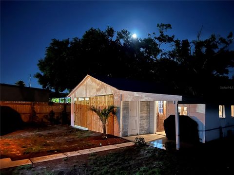 A home in LAKELAND