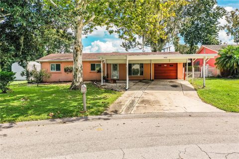 A home in LAKELAND