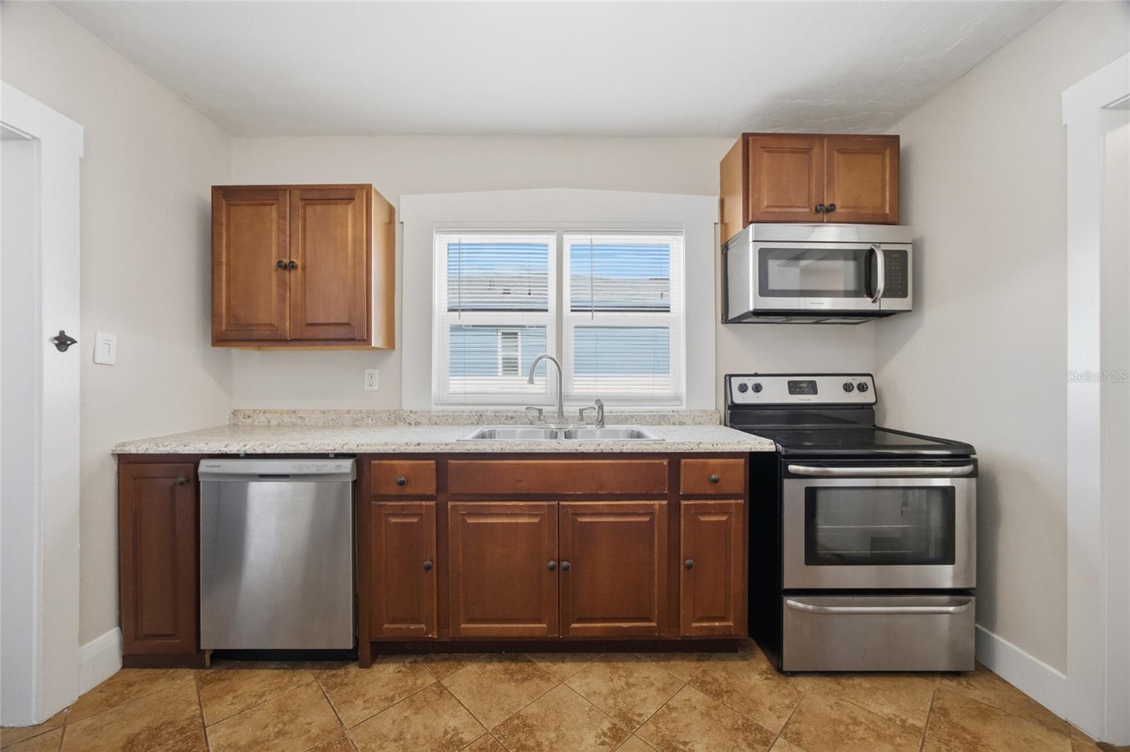 RIVERCREST - Residential