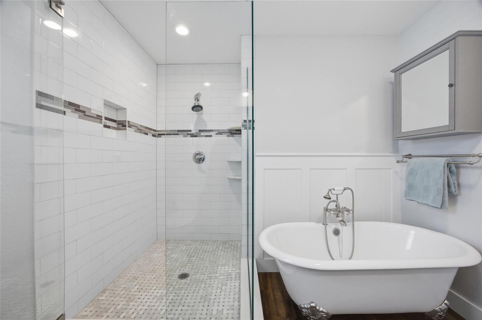 RIVERCREST - Residential