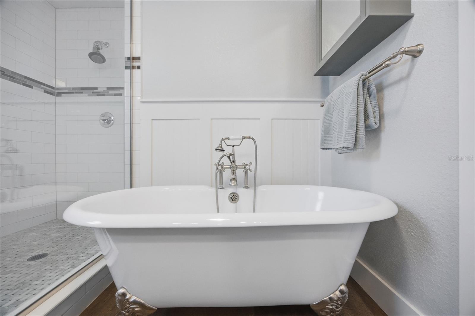 RIVERCREST - Residential