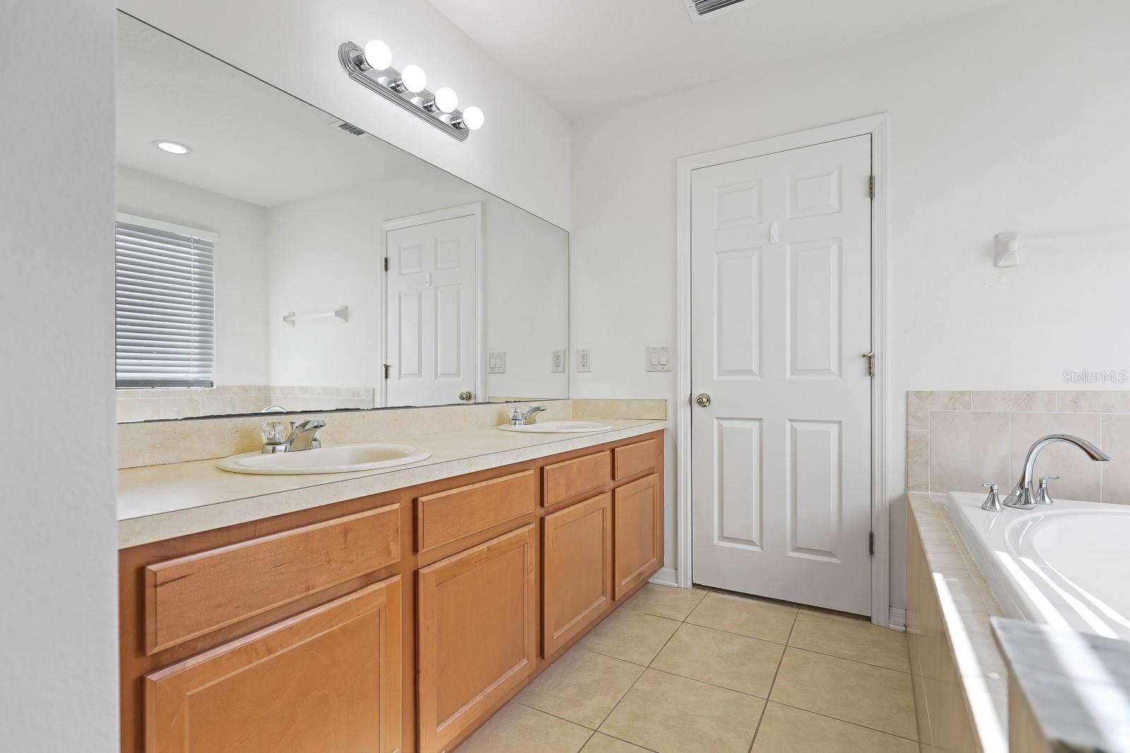 SOUTHERN OAKS GROVE - Residential