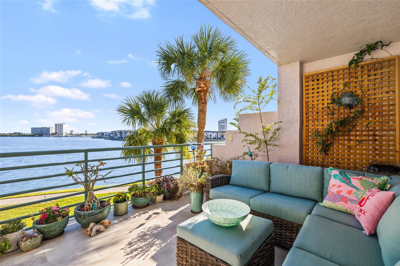 HARBOURSIDE CORAL POINTE - Residential