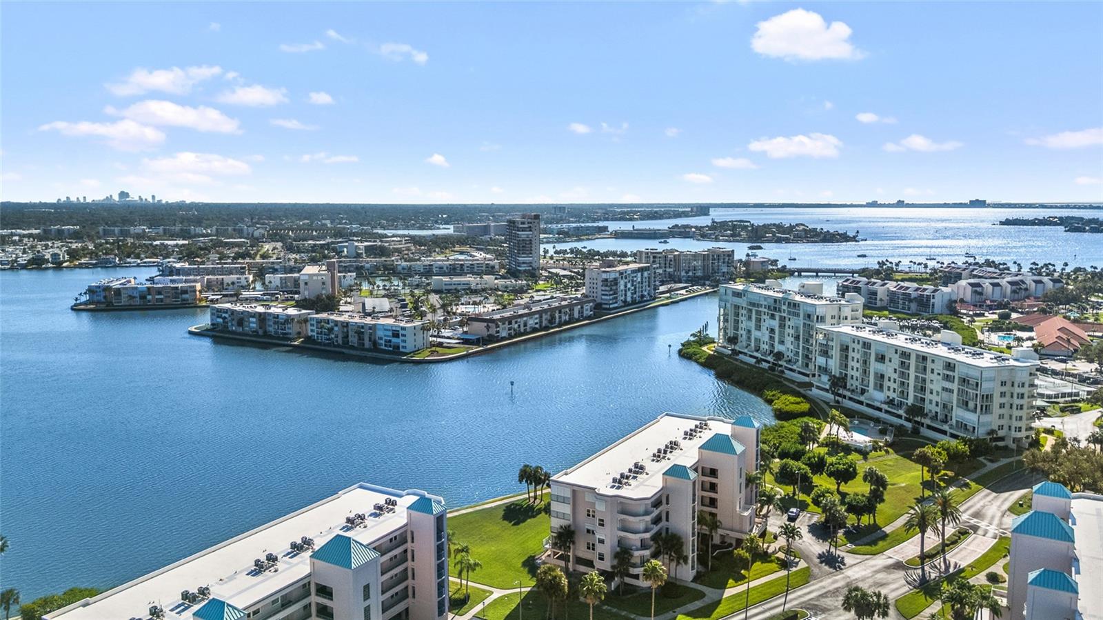 HARBOURSIDE CORAL POINTE - Residential