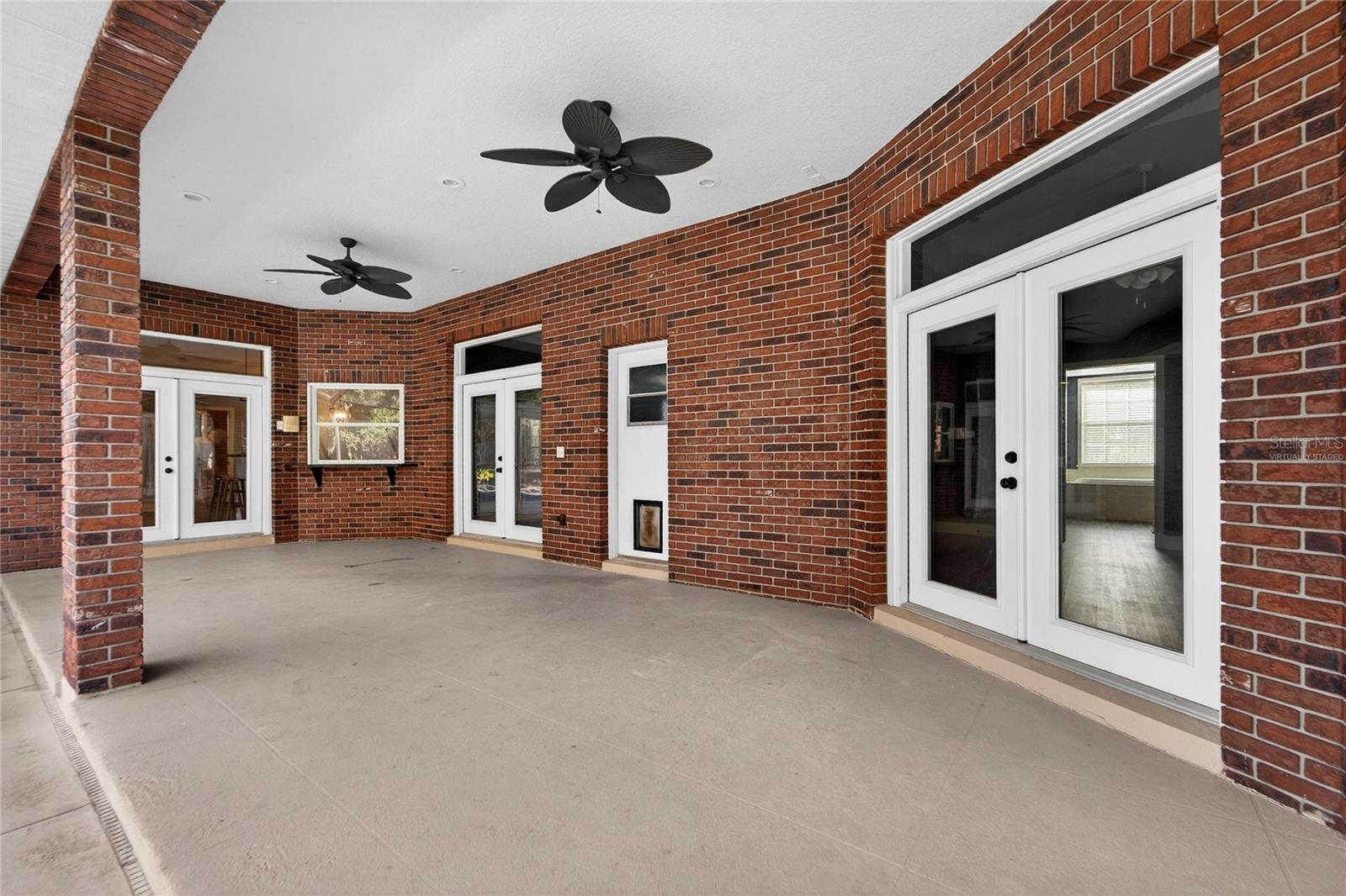 COUNTRY CLASS FARMS - Residential