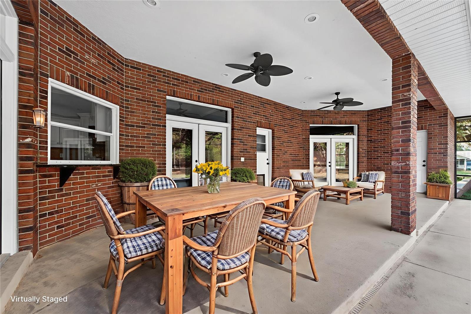 COUNTRY CLASS FARMS - Residential