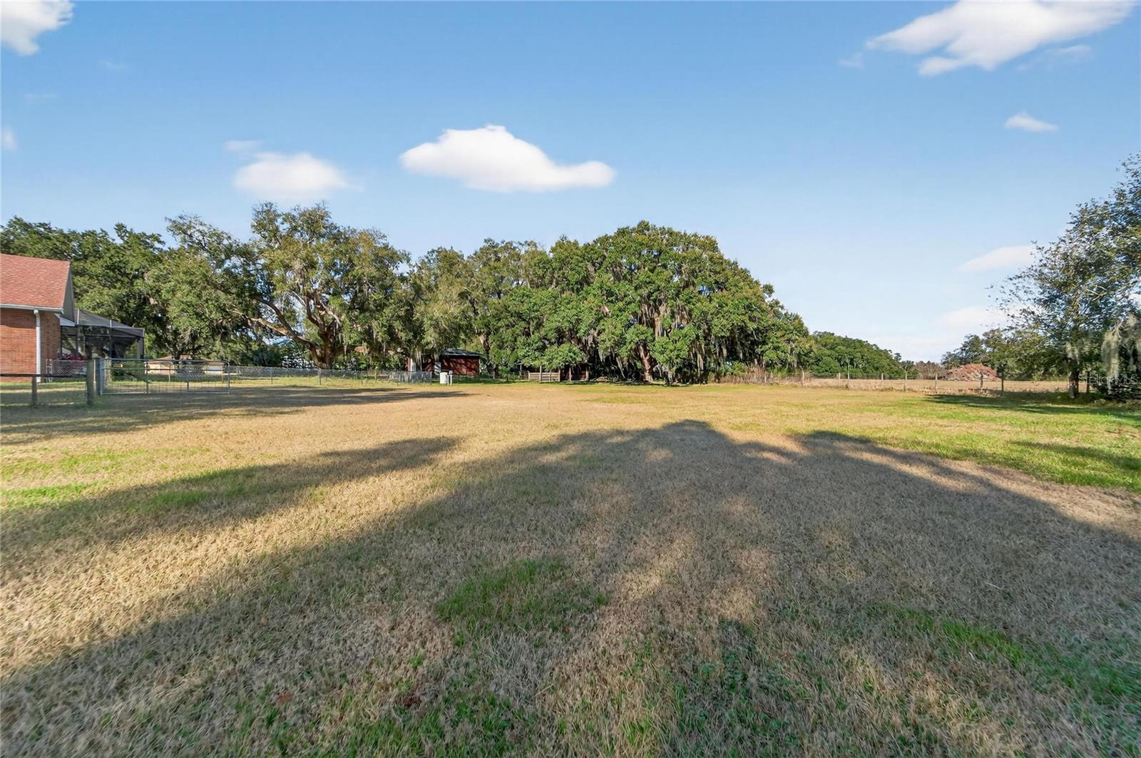 COUNTRY CLASS FARMS - Residential