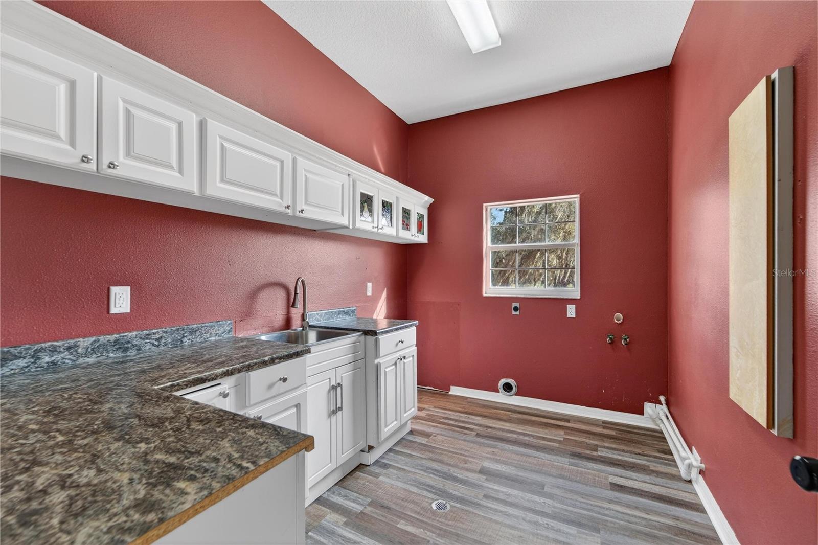 COUNTRY CLASS FARMS - Residential