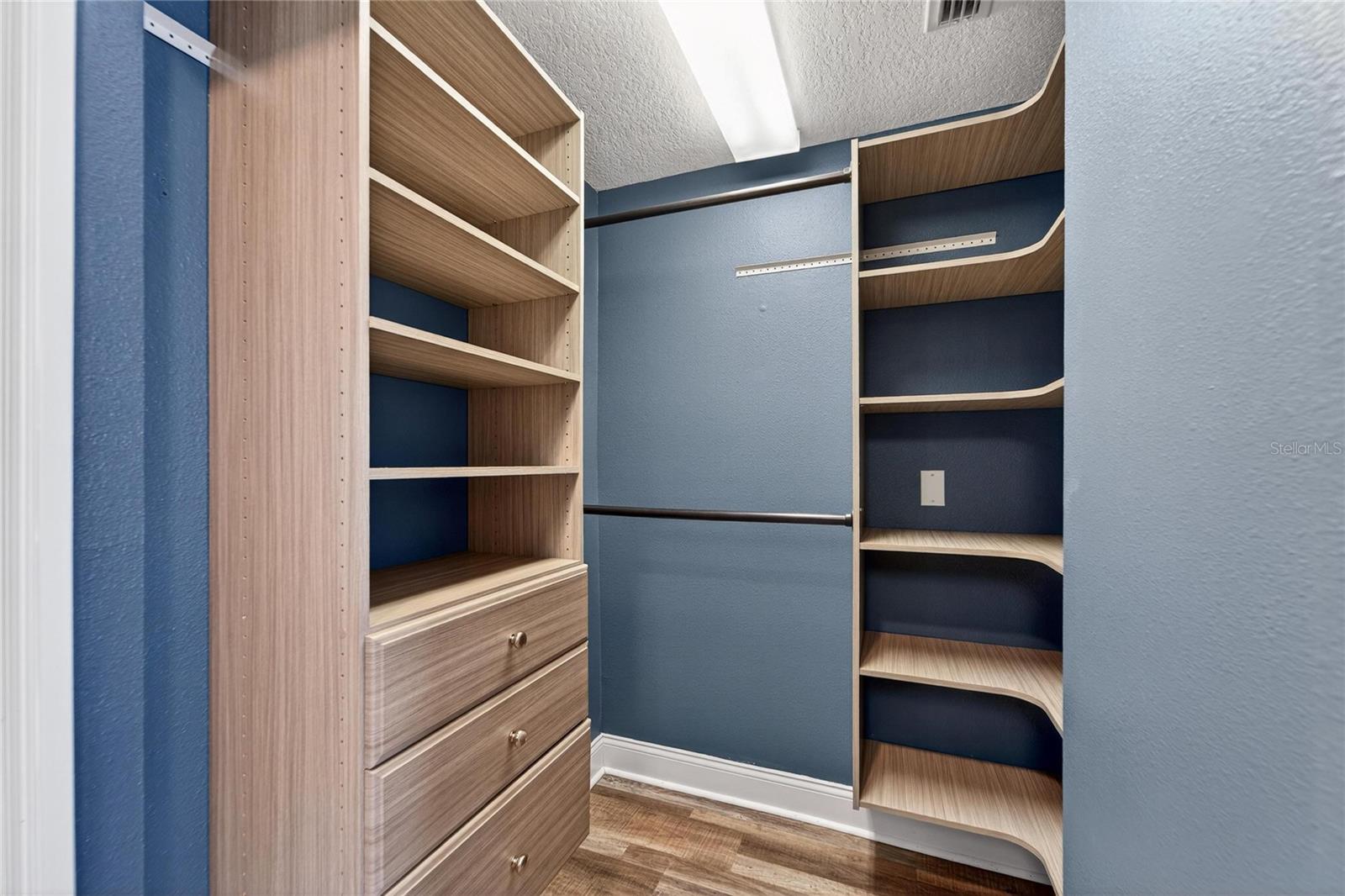 COUNTRY CLASS FARMS - Residential