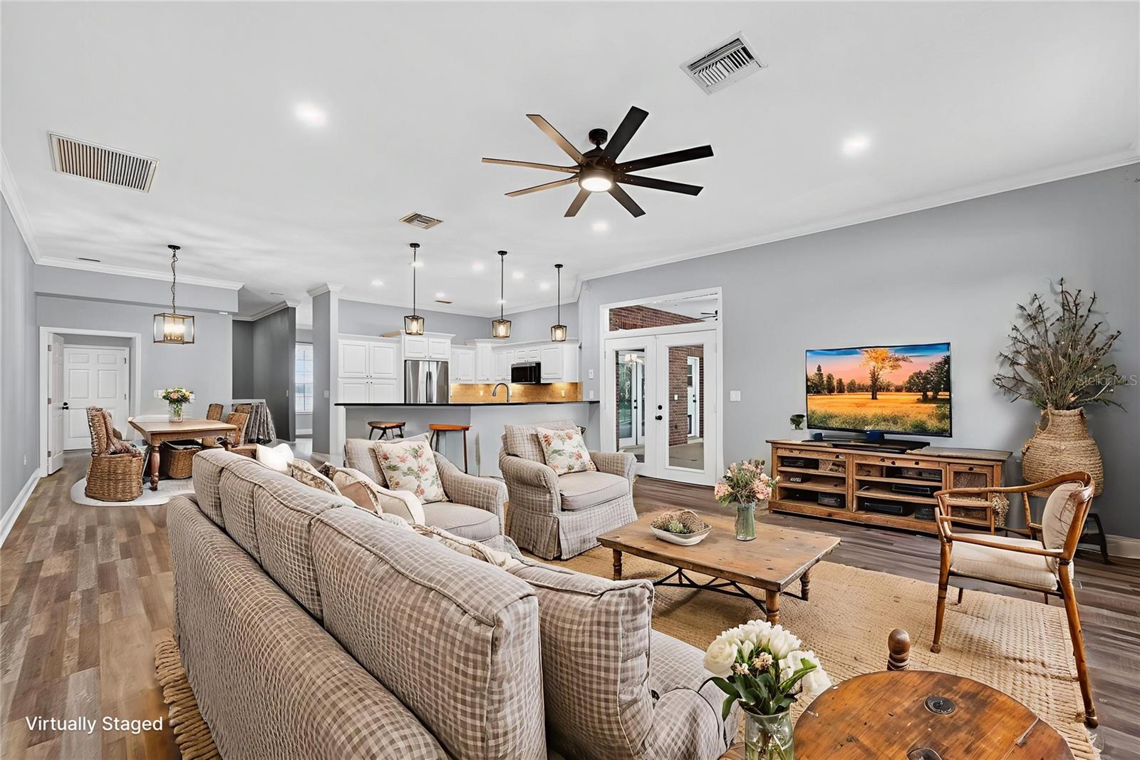 COUNTRY CLASS FARMS - Residential