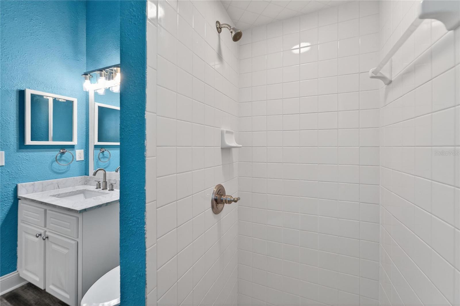 COUNTRY CLASS FARMS - Residential